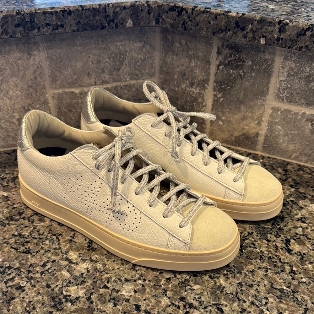 P448 - women’s sneakers